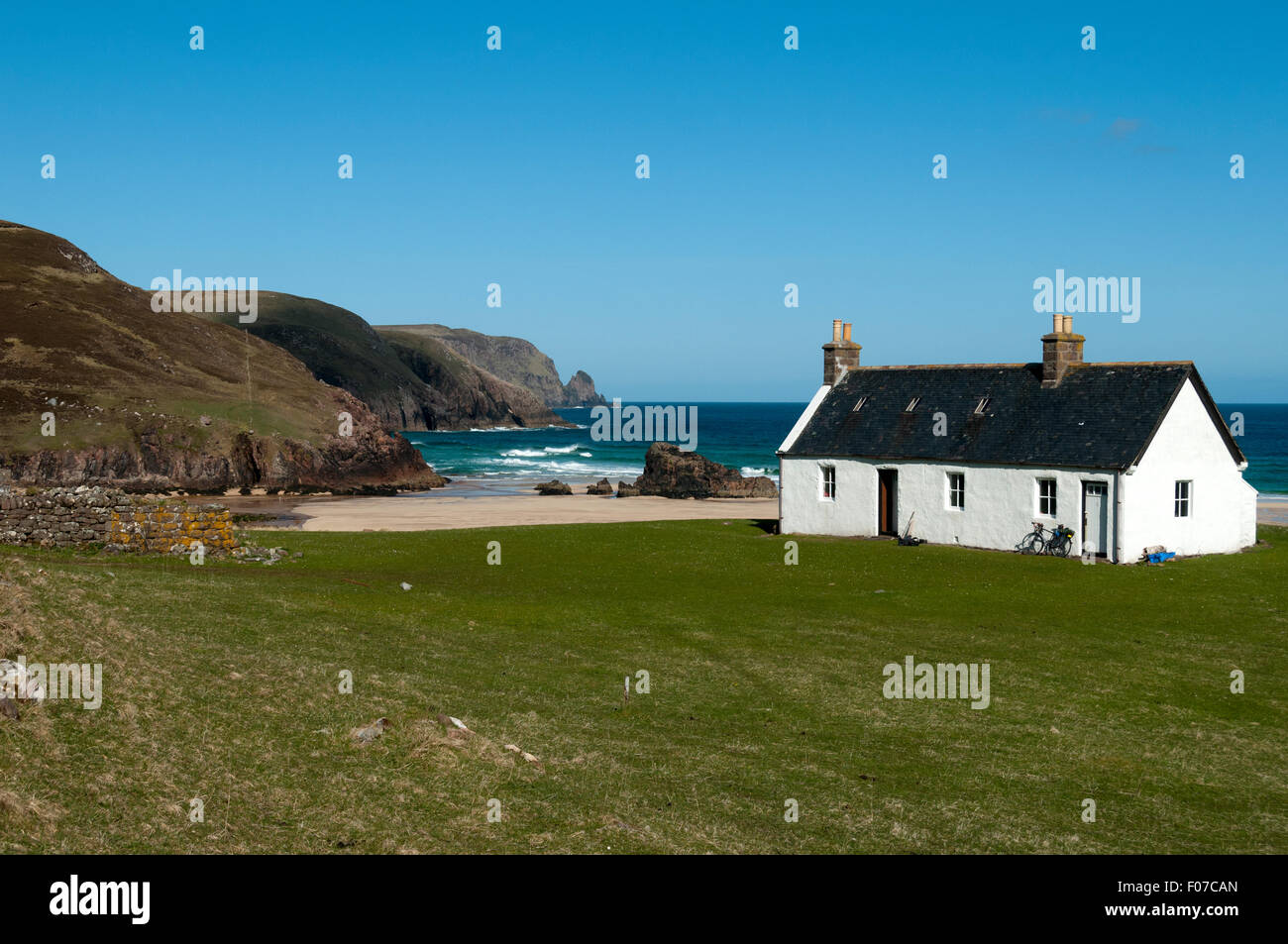 Kearvaig Bothy à Kearvaig Bay, sur la côte nord est du Cap Wrath, Sutherland, Scotland, UK. Banque D'Images