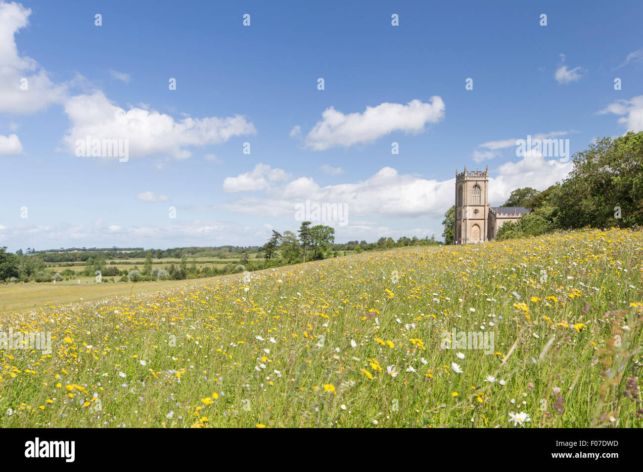 La Cour d'un parc Croome attrayants et l'église St Mary Magdalene par Capability Brown, Worcestershire. Angleterre, Royaume-Uni Banque D'Images