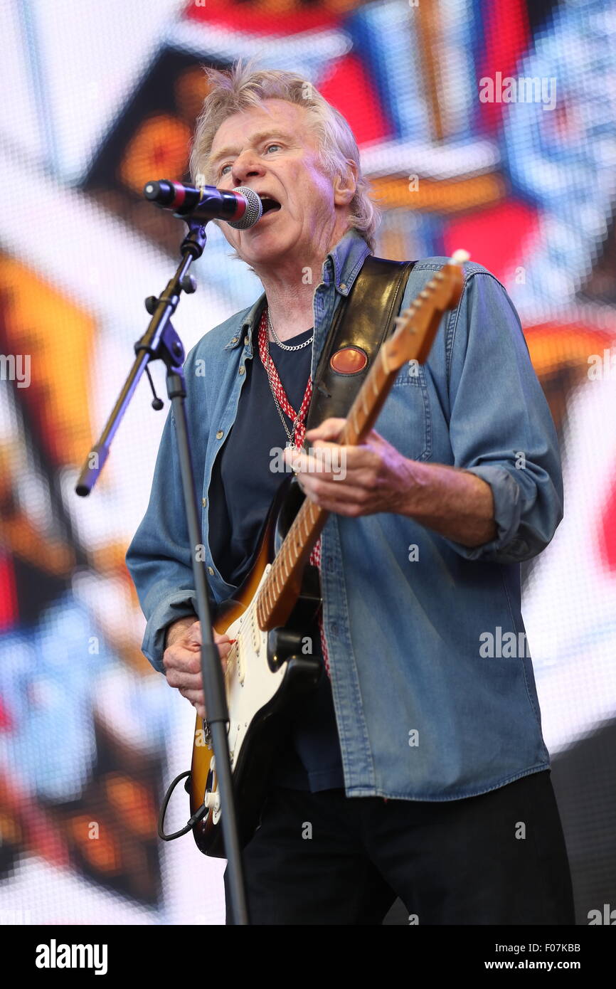 Macclesfield, Cheshire, Royaume-Uni. 9 Août, 2015. Dave Edmunds effectue live au Festival de retour au nord tenue à Capesthorne Hall. Crédit : Simon Newbury/Alamy Live News Banque D'Images
