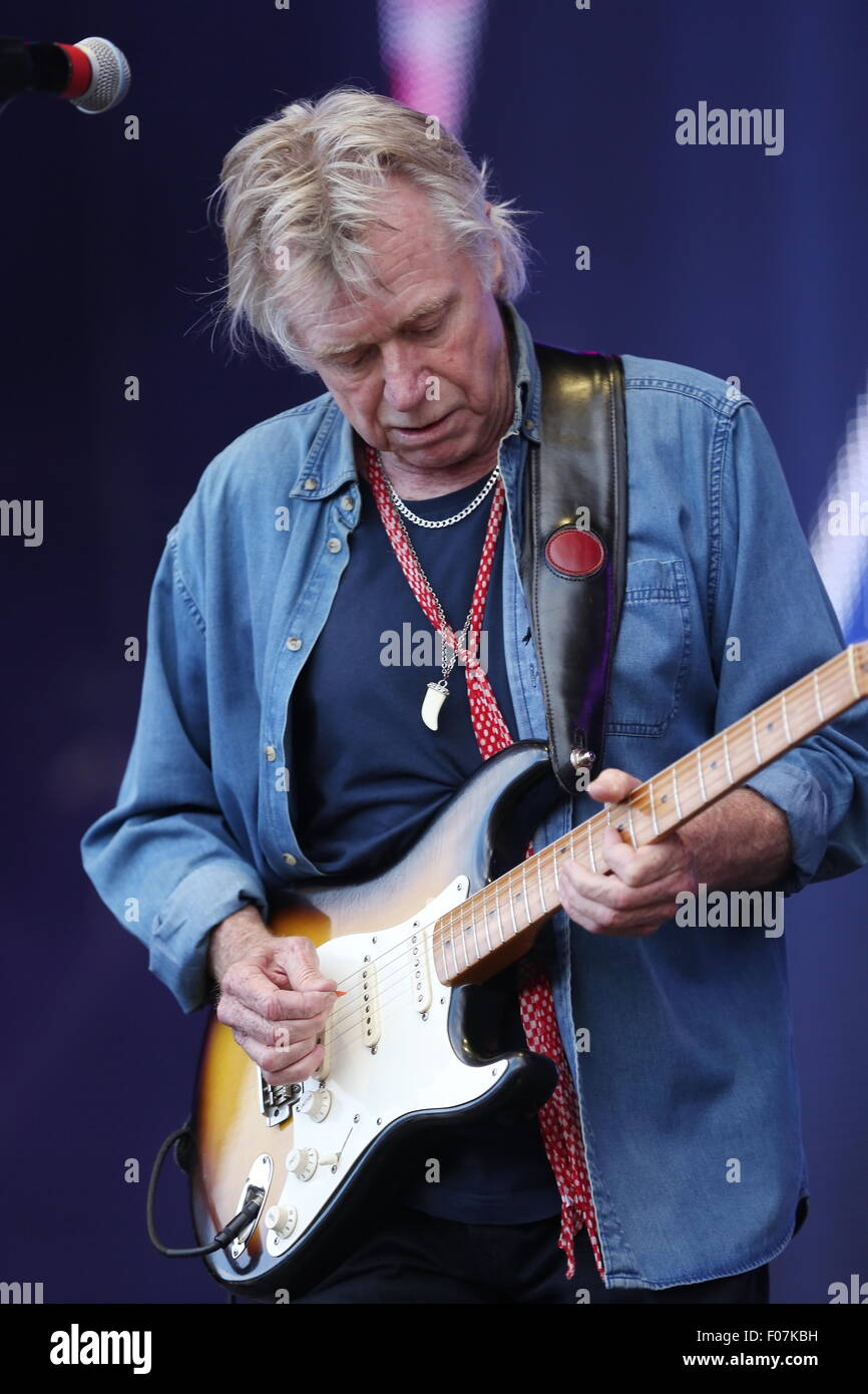 Macclesfield, Cheshire, Royaume-Uni. 9 Août, 2015. Dave Edmunds effectue live au Festival de retour au nord tenue à Capesthorne Hall. Crédit : Simon Newbury/Alamy Live News Banque D'Images