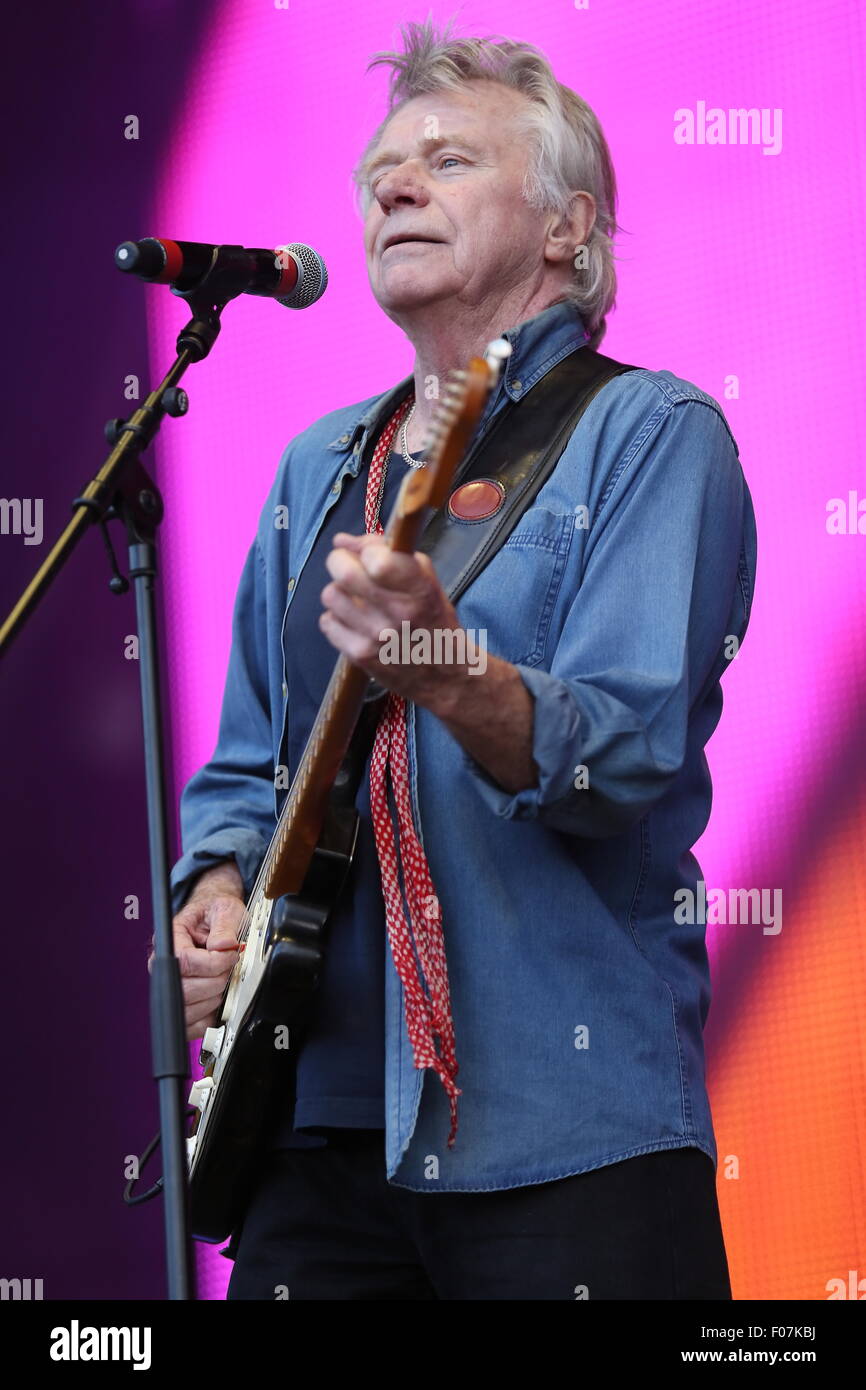 Macclesfield, Cheshire, Royaume-Uni. 9 Août, 2015. Dave Edmunds effectue live au Festival de retour au nord tenue à Capesthorne Hall. Crédit : Simon Newbury/Alamy Live News Banque D'Images