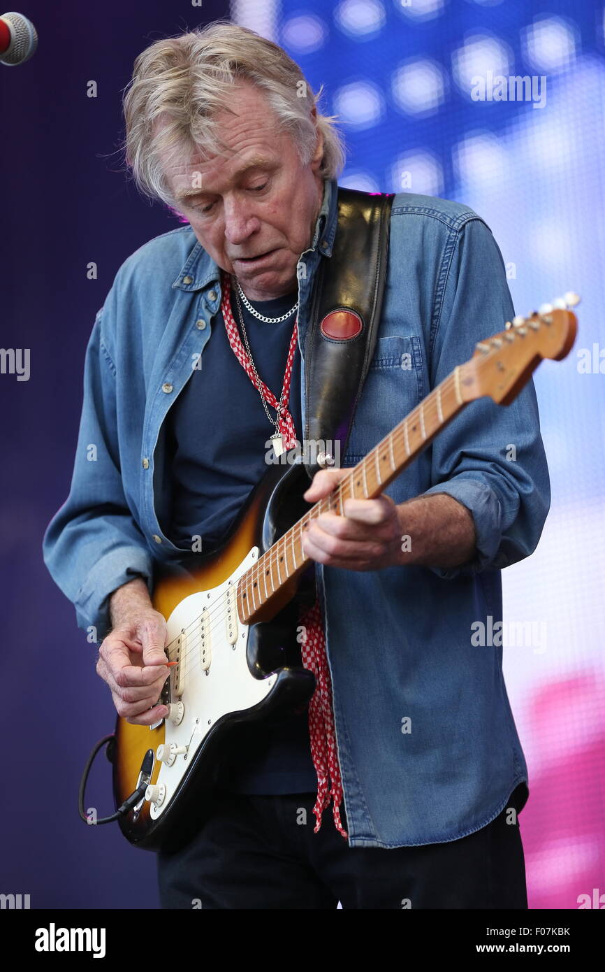 Macclesfield, Cheshire, Royaume-Uni. 9 Août, 2015. Dave Edmunds effectue live au Festival de retour au nord tenue à Capesthorne Hall. Crédit : Simon Newbury/Alamy Live News Banque D'Images