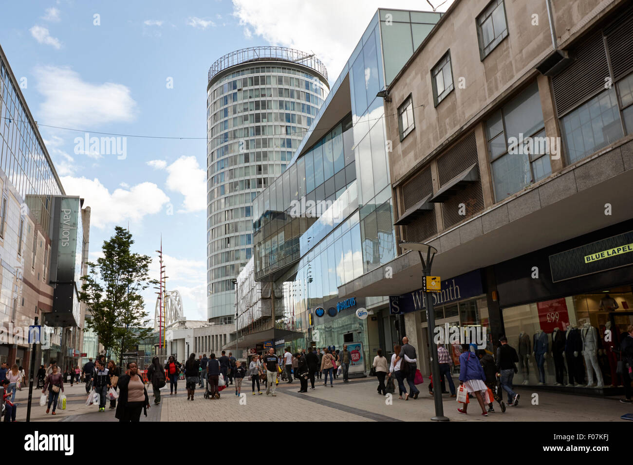 Birmingham city centre high street shopping area menant à l'arène UK Banque D'Images