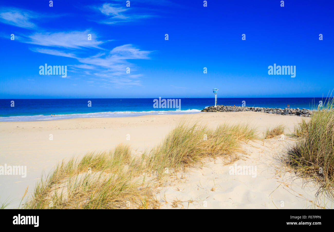 Plage de la ville sur une belle journée d'été.24 Banque D'Images