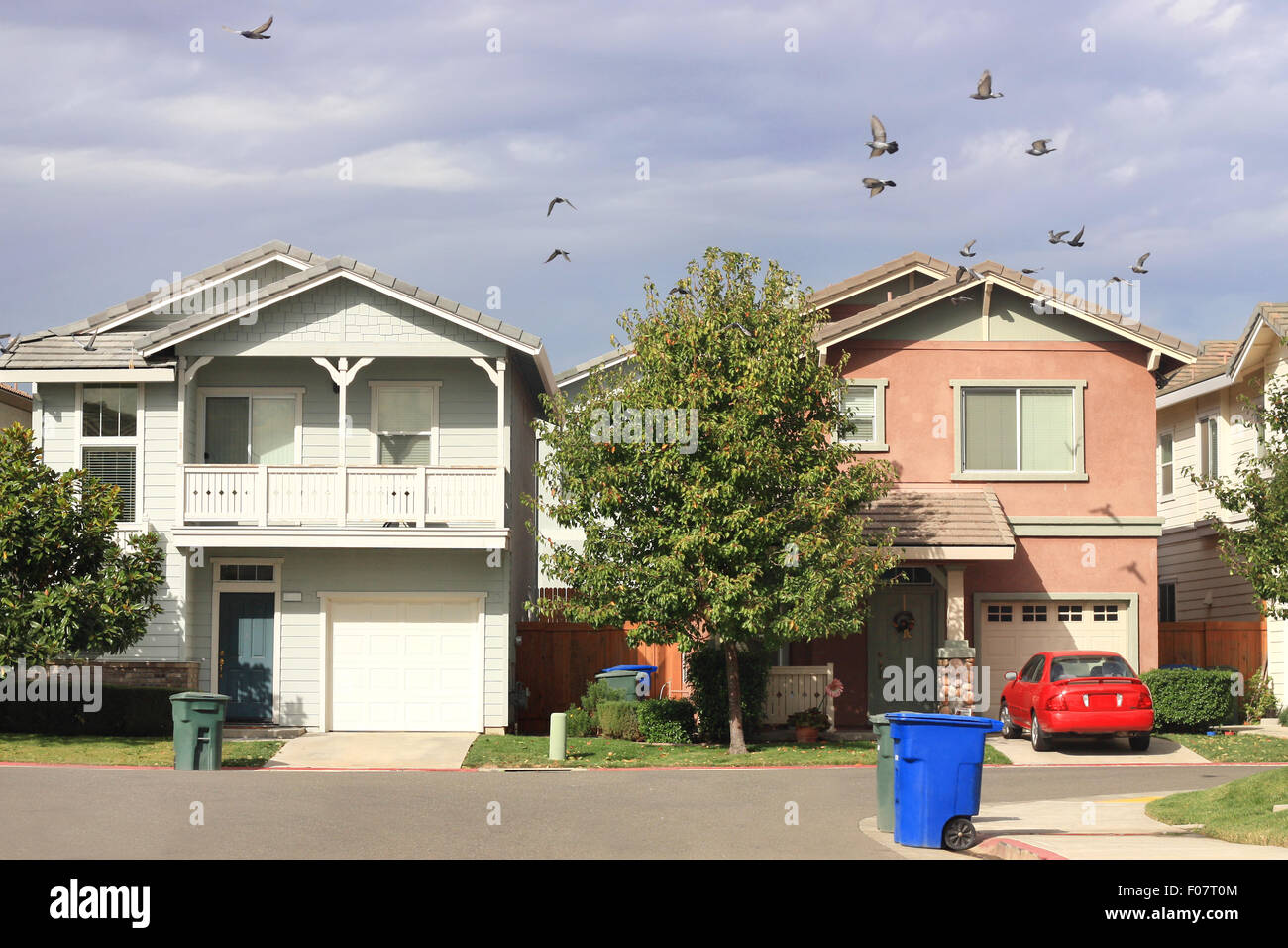 Maisons de quartier de banlieue standard Banque D'Images