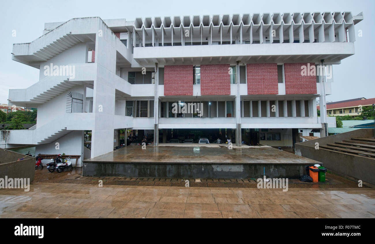 Institut des langues étrangères, qui fait partie de la nouvelle architecture khmère mouvement des années 60, Phnom Penh, Cambodge Banque D'Images