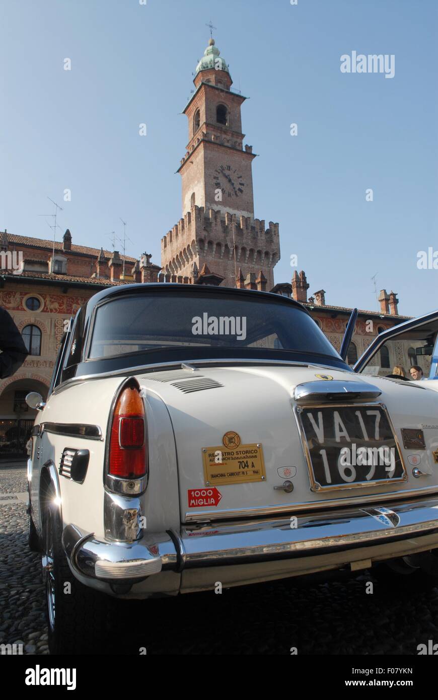 Vigevano (Lombardie, Italie), rallye de voitures anciennes de la Place Ducale Banque D'Images