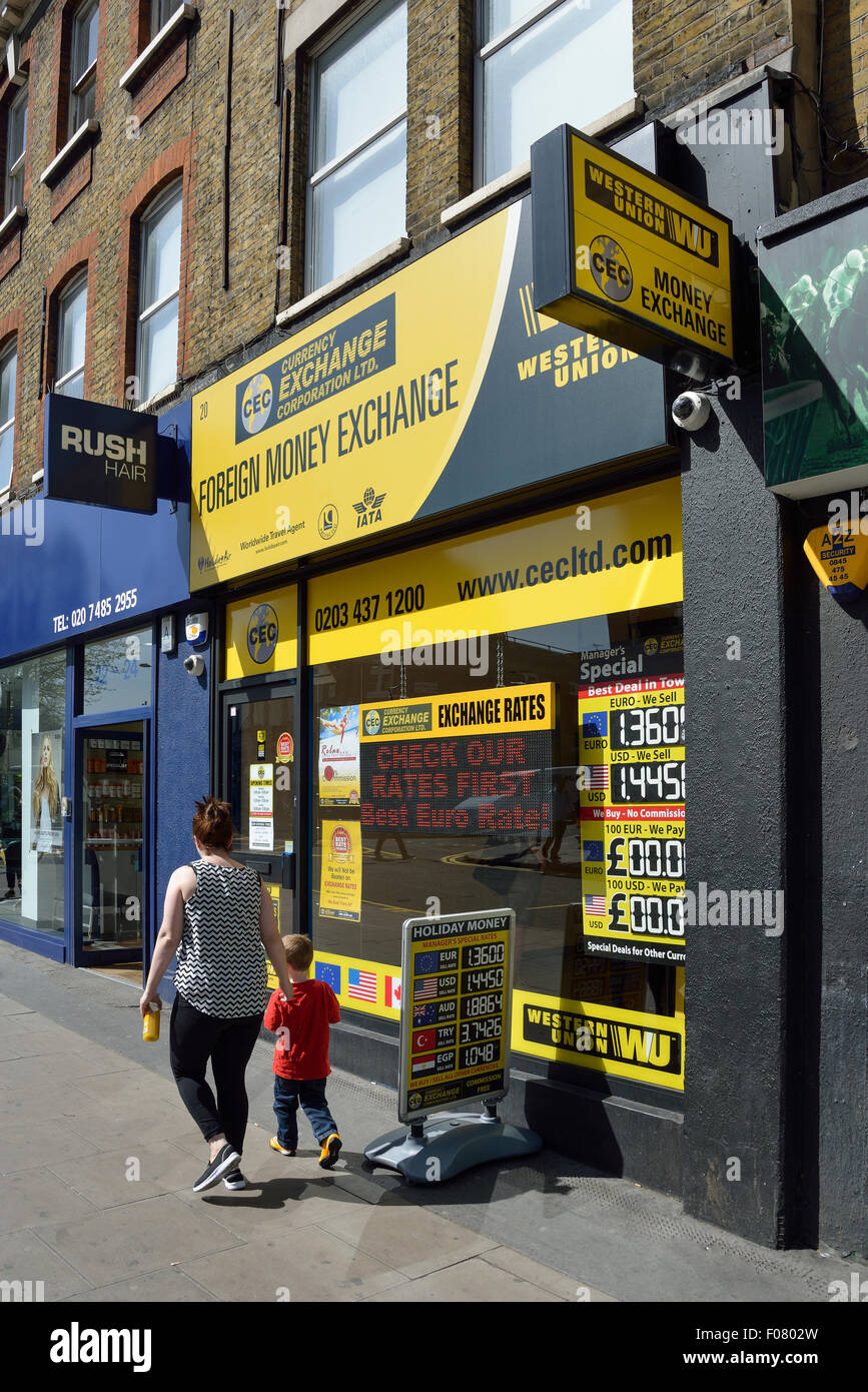L'échange d'argent étranger shop, Road, Camden Town, London Borough of Camden, Londres, Angleterre, Royaume-Uni Banque D'Images