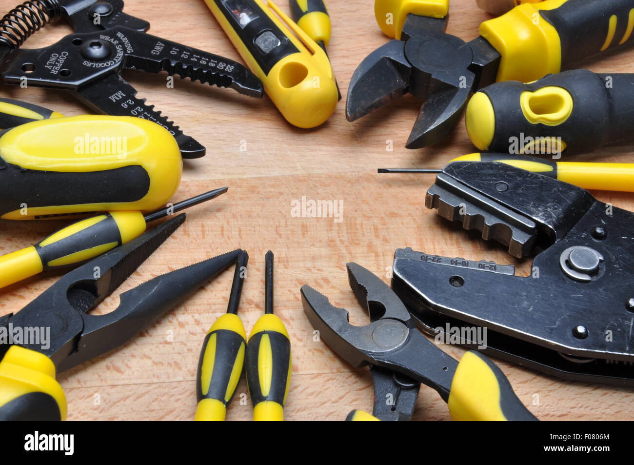 Outils et des composants pour l'installation électrique Banque D'Images