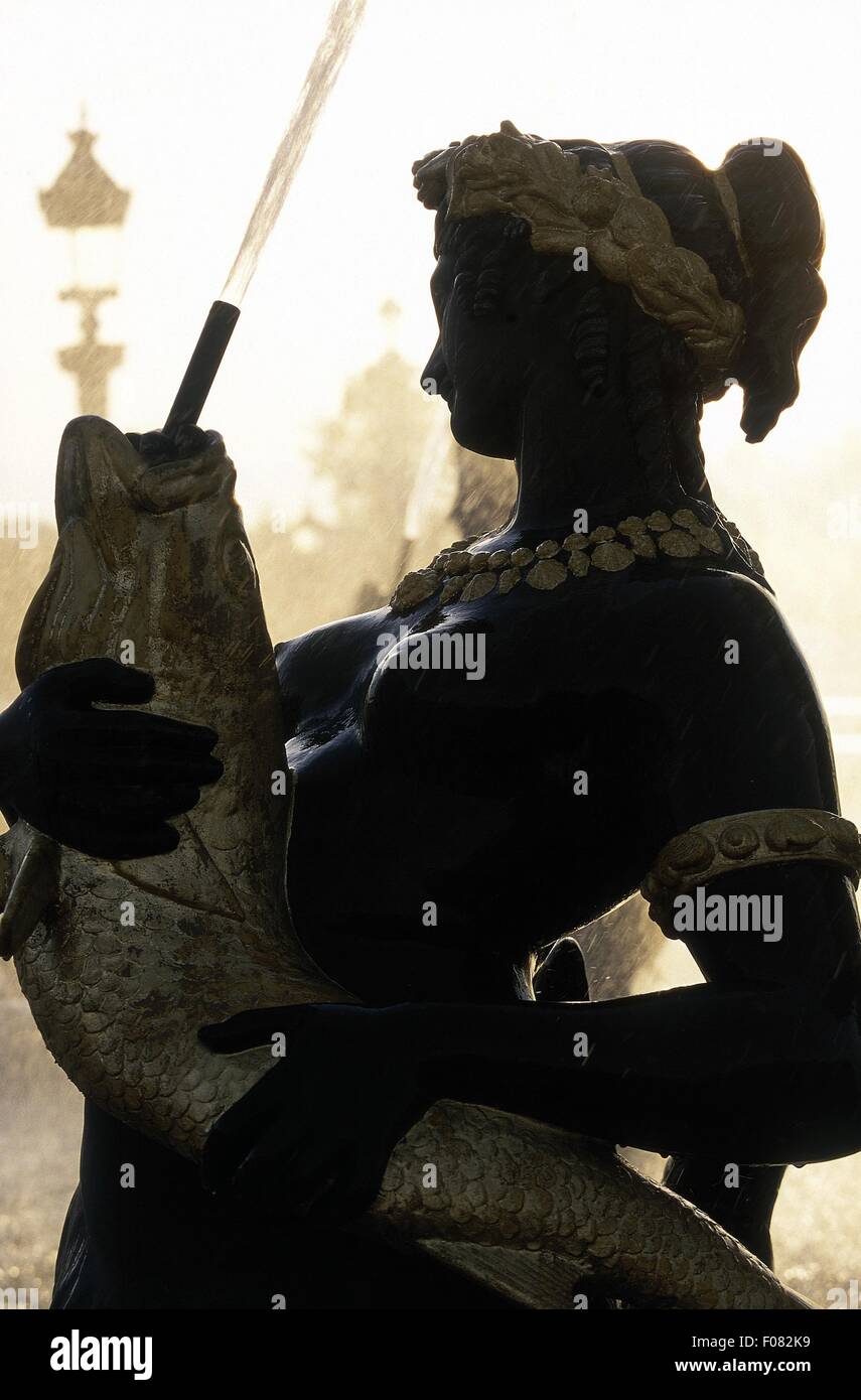 Sculpture femme fontaine et à la place de la Concorde Paris, France Banque D'Images