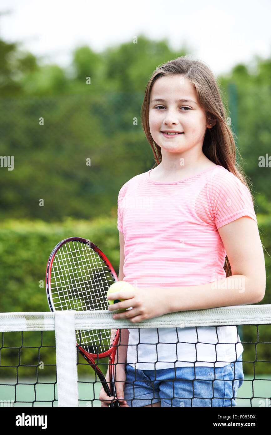 Portrait of Young Girl Playing Tennis Banque D'Images