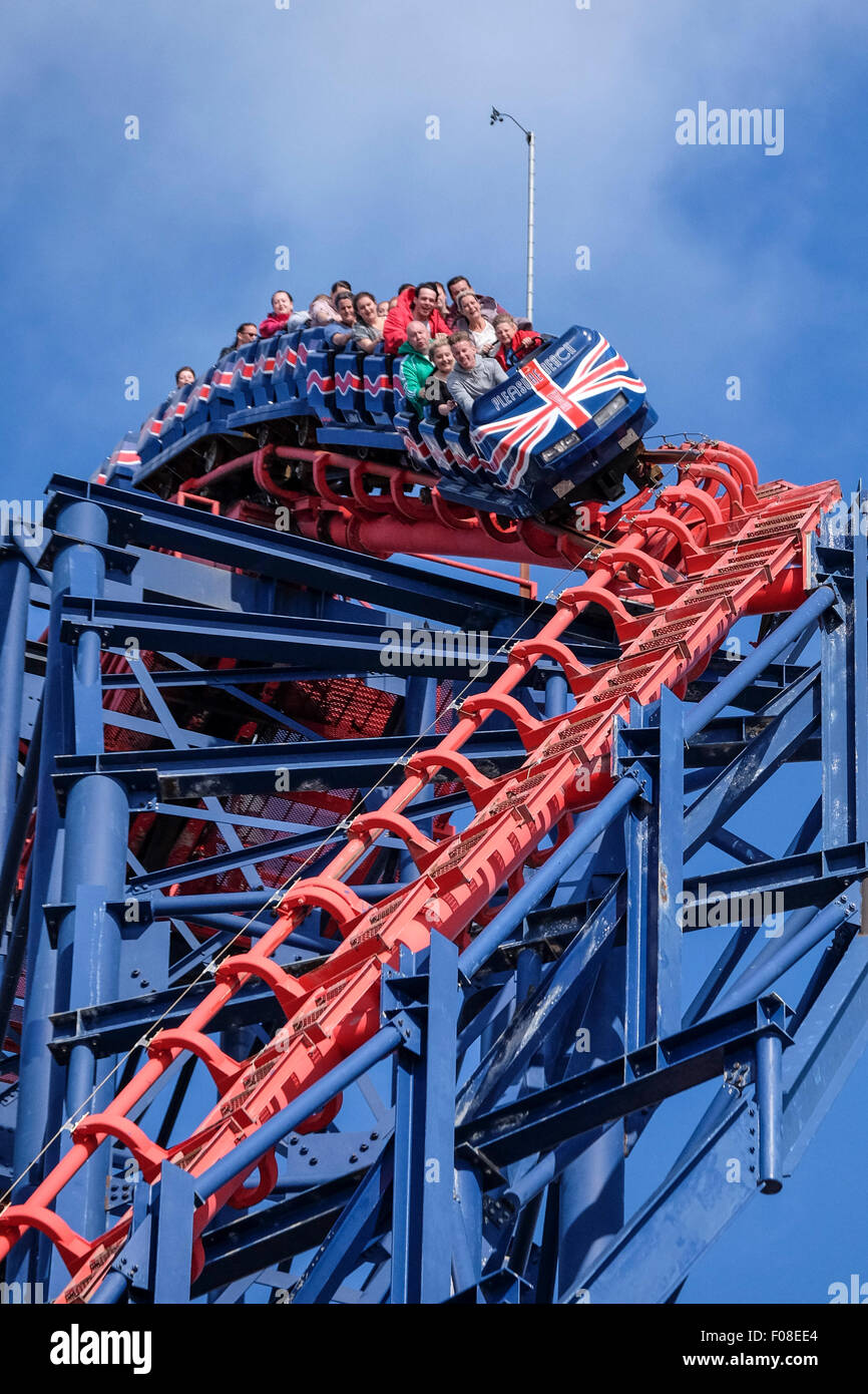 Sensations fortes sur le Big One à Blackpool Pleasure Beach Banque D'Images