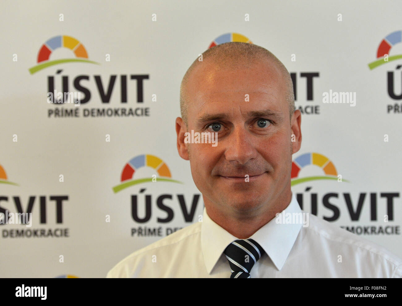 Ancien combattant de la guerre tchèque Miroslav Lidinsky (photo) a été élu le nouveau chef de l'Dawn-National Coalition, le plus petit parti parlementaire, lors de sa conférence de l'élection aujourd'hui, le samedi, 8 août, 2015. Le parti a également changé son nom et logo pour un lion à la couronne. Le parti a été créé par le tourisme d'affaires Tomio Okamura. Avec les modifications, il veut mettre un terme aux différends qui ont poursuivi et il a entraîné le départ de Okamura. L'aube a maintenant neuf membres de la 200 Chambre des députés. Le parti a également élu ses cinq vice-présidents. Ces sera Karel Fiedler, Ol Banque D'Images