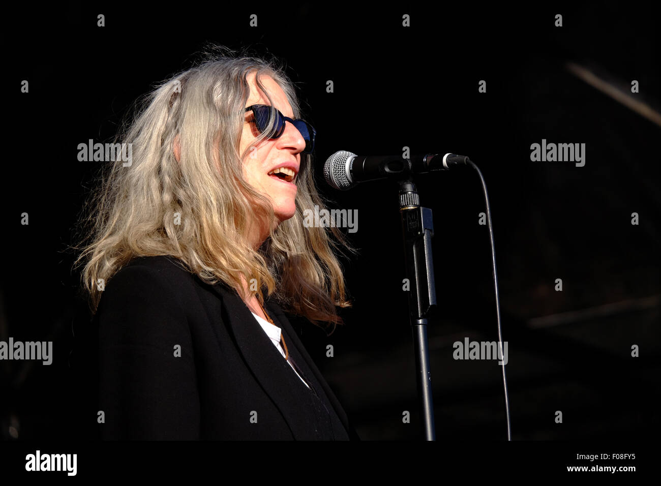 Patti Smith performing 'Chevaux' en direct sur scène à l'chevaux au Field Day 2015 EN VEDETTE : Patti Smith Où : London, Royaume-Uni Quand : 07 Juin 2015 Banque D'Images