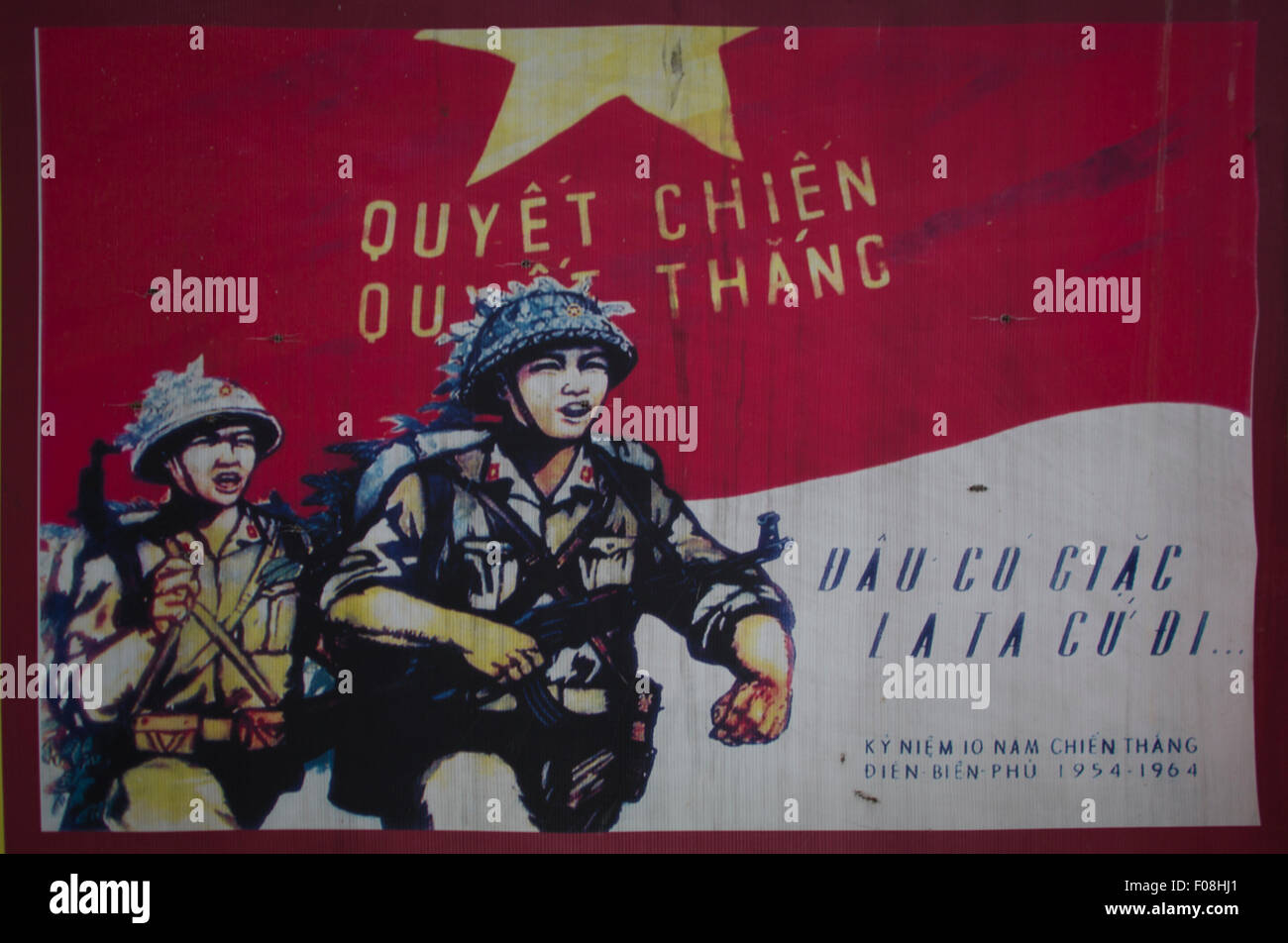 Ancienne affiche de propagande montrant des soldats du Vietcong Banque D'Images