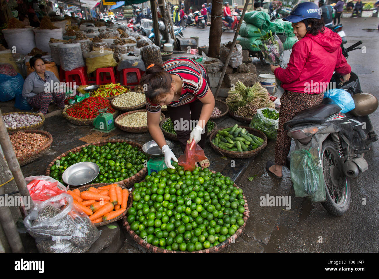Blocage des fruits et légumes au centre-ville de Hanoi. Banque D'Images