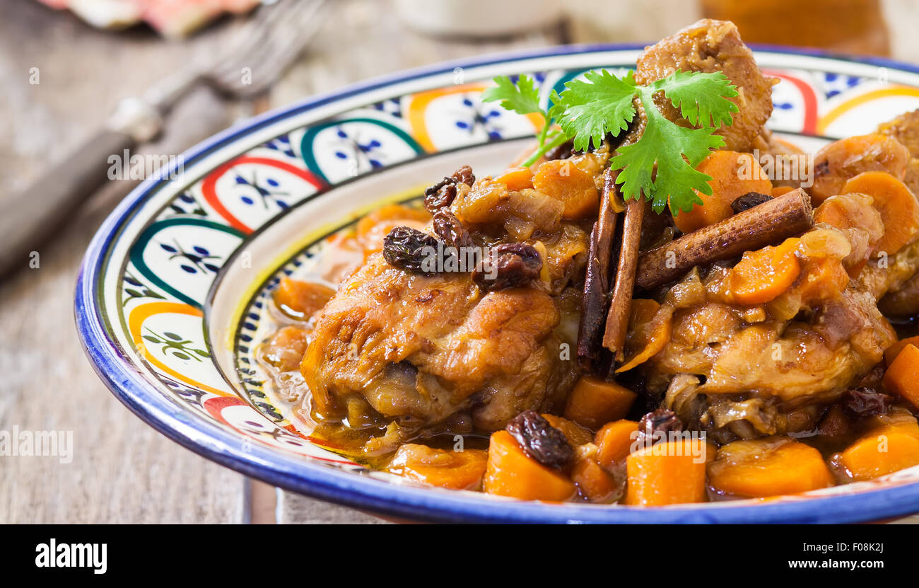 Maroc style chicken sauce à la carotte et à la cannelle Banque D'Images