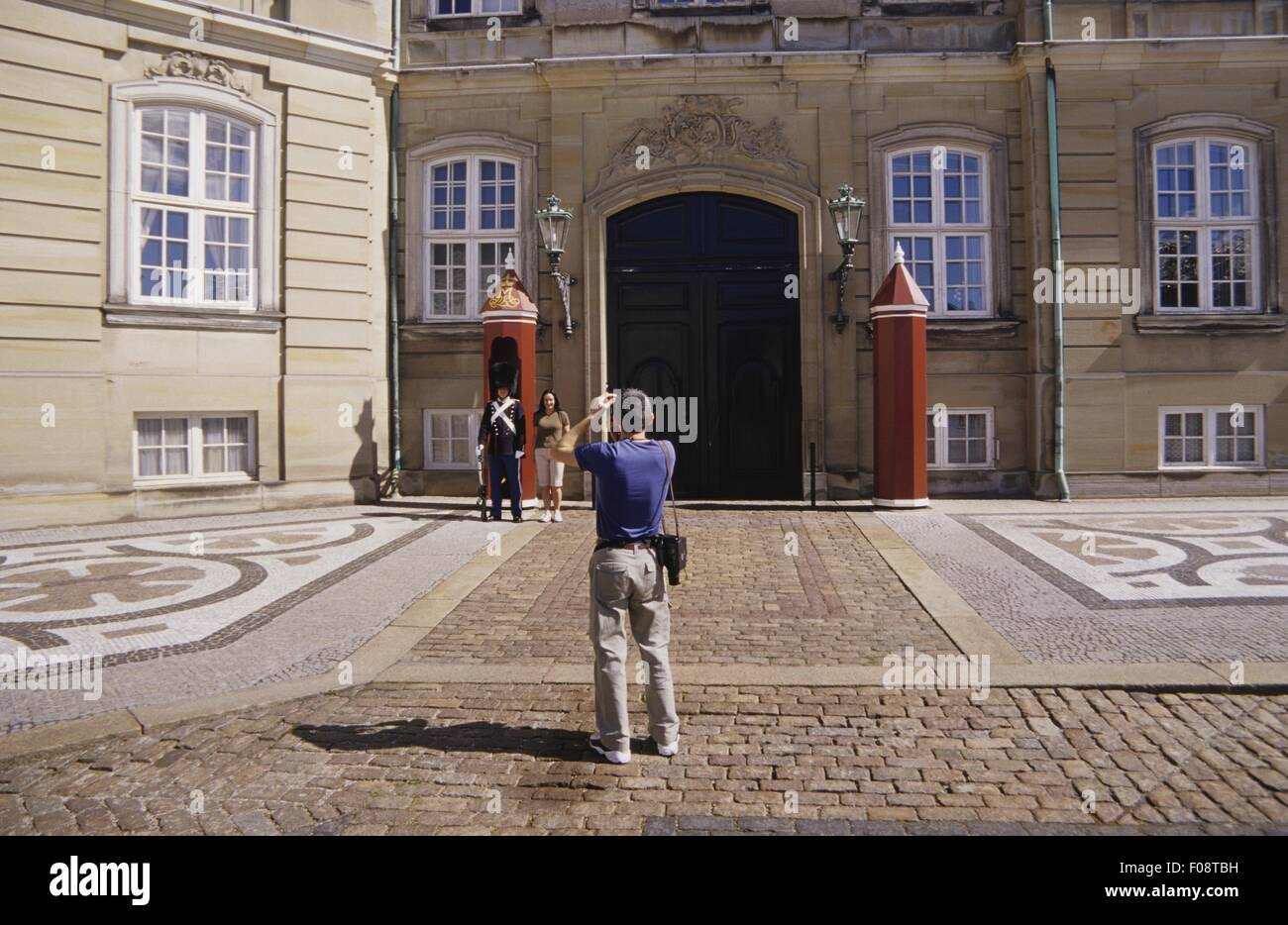 Avis de gardes à l'Amalienborg Palace accueil de la Reine, Copenhague, Danemark Banque D'Images