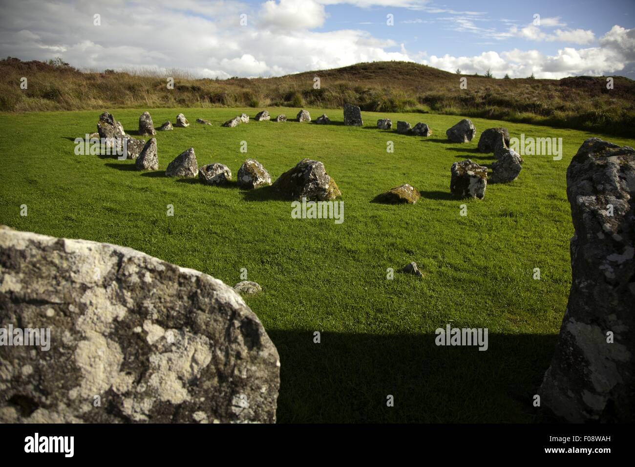 Avis de cercles de pierres sur Tyrone paysage verdoyant, l'Irlande, Royaume-Uni Banque D'Images