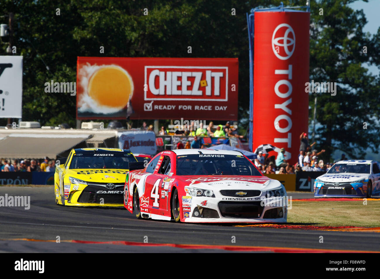 Watkins Glen, NY, USA. 9 Août, 2015. Watkins Glen, NY - Aug 09, 2015 : Kevin Harvick (4) batailles de position au cours du Cheez-It 355 au Glen à Watkins Glen International, à Watkins Glen, NEW YORK. © csm/Alamy Live News Banque D'Images