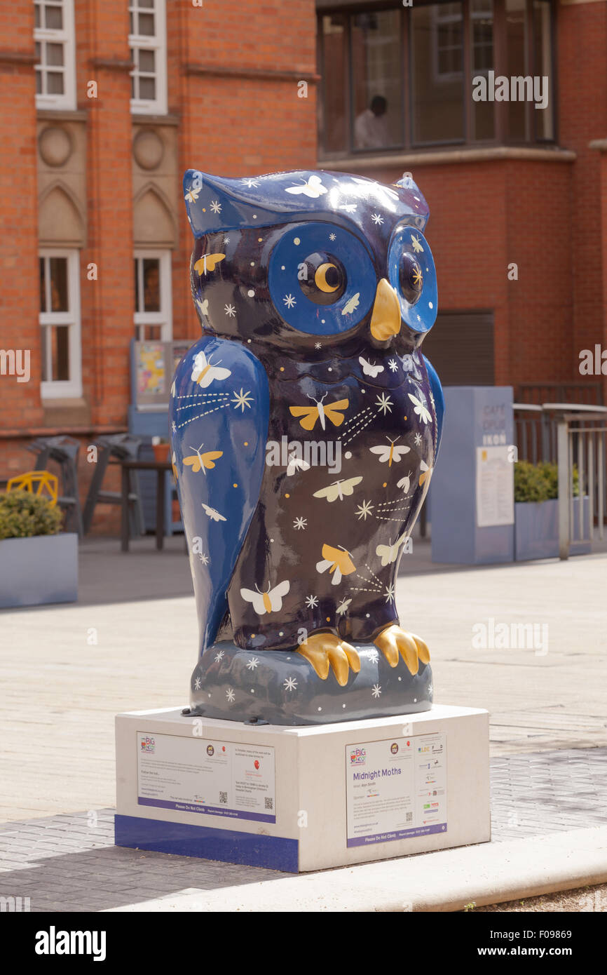 La "Grande" Owl Hoot exposition en plein air dans et autour de Birmingham au Royaume-Uni. Une série de grands hiboux ont été décorées ou peintes Banque D'Images