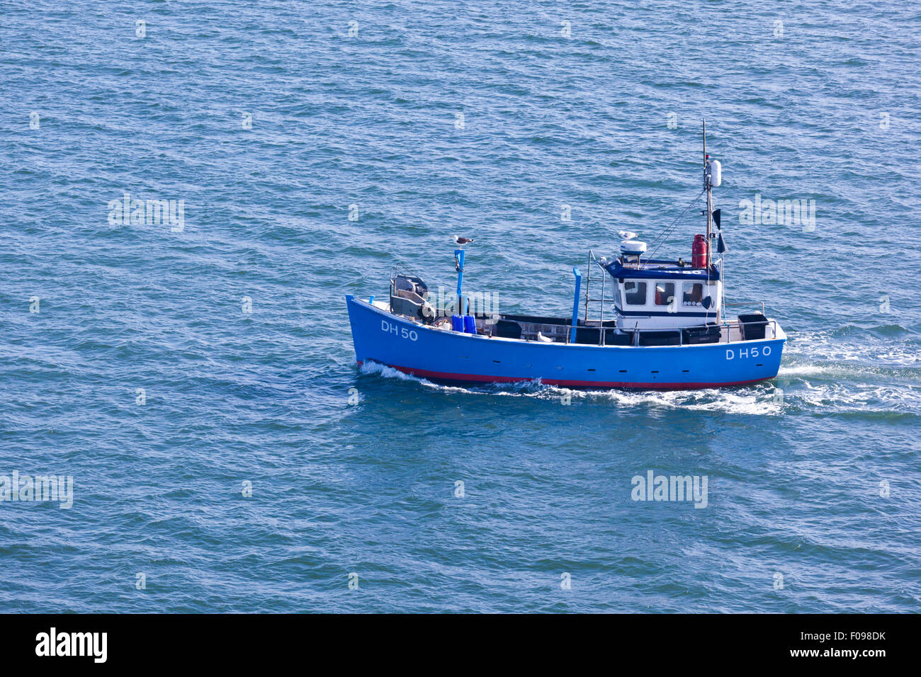 Un bateau de pêche dans le port de Poole, Dorset UK Banque D'Images