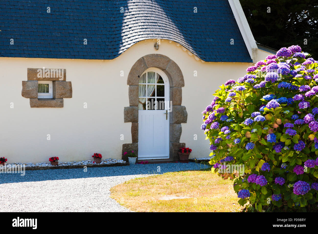 Une maison moderne avec des détails à la Saline, Sarzeau, Bretagne, France Banque D'Images
