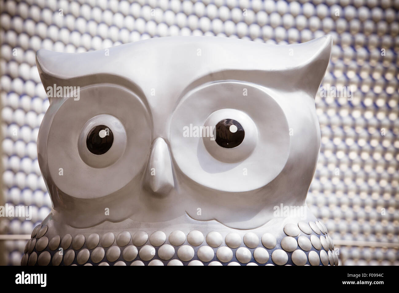 La "Grande" Owl Hoot exposition en plein air dans et autour de Birmingham au Royaume-Uni. Une série de grands hiboux ont été décorées ou peintes Banque D'Images