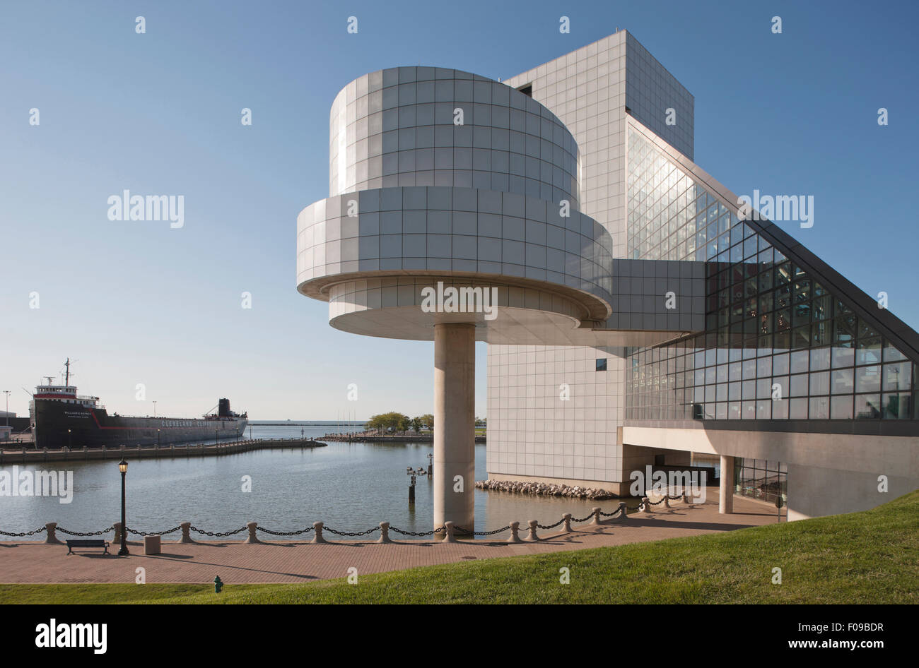 ROCK AND ROLL HALL OF FAME (©I M PEI 1995) WATERFRONT DOWNTOWN CLEVELAND OHIO USA Banque D'Images