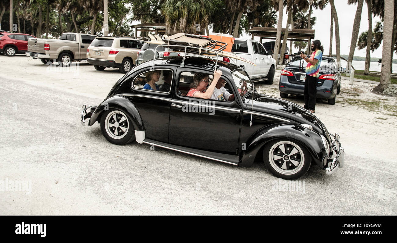 Bug Volkswagen noir avec barre de toit à VW's sur le Skyway Car Show Banque D'Images