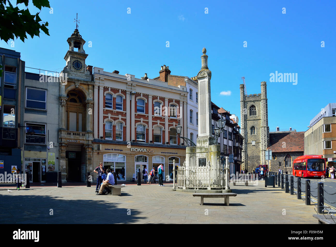 Place du marché, High Street, Reading, Berkshire, Angleterre, Royaume-Uni Banque D'Images