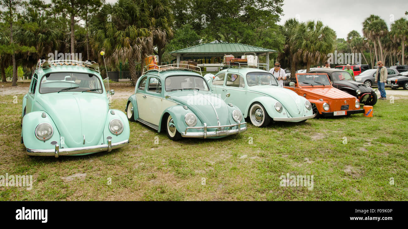 Volkswagen garée à la Vw's sur le Skyway Rallye Volkswagen à St Petersburg, Floride . Banque D'Images