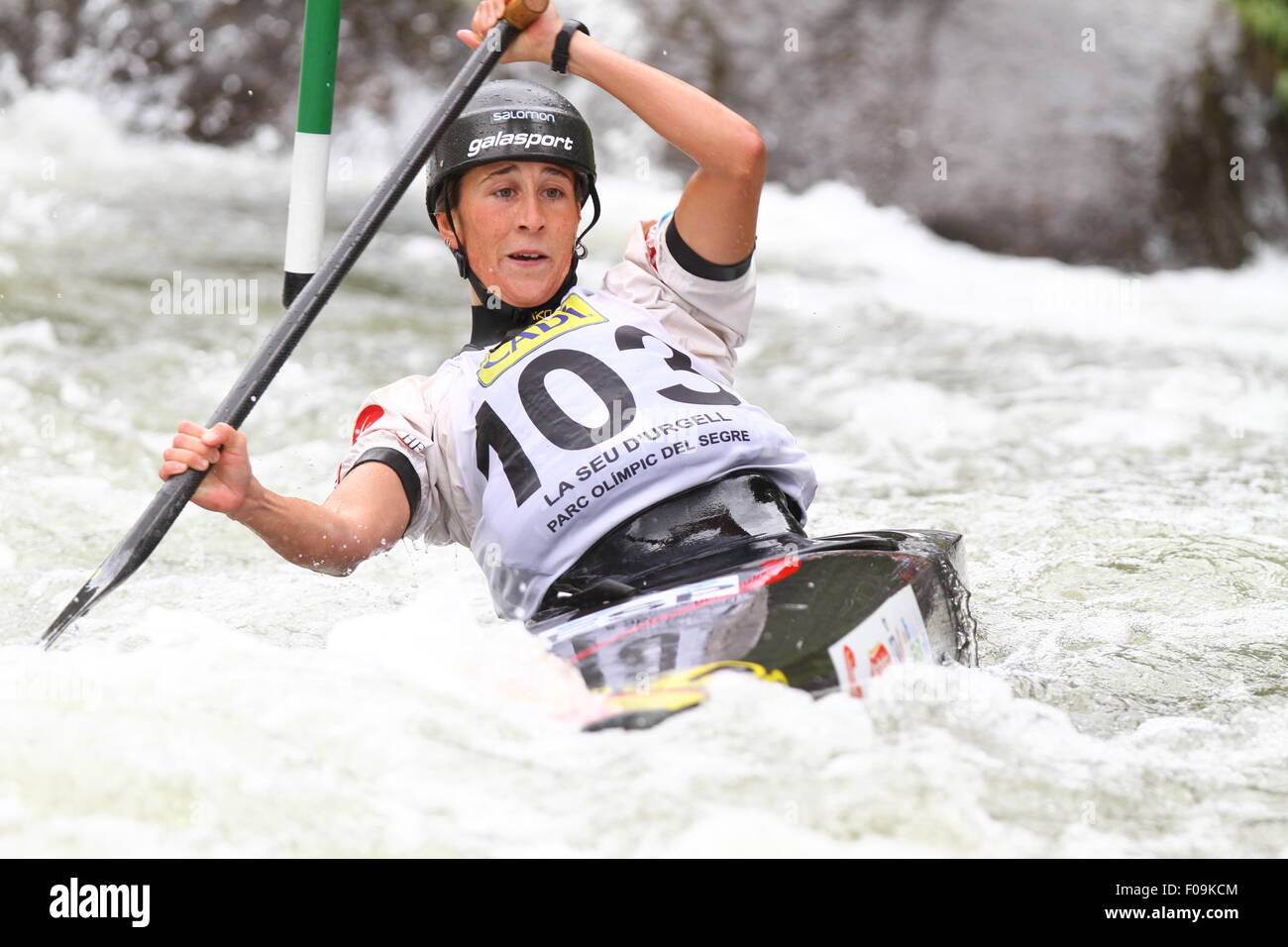 08.08.2015 La Seu d'Urgel, Lleida, Espagne. Femmes de slalom en canoë 4 Coupe du monde. Nuria Vilarrubla (ESP) en action lors d'un canoë (C1) womens finale à Canal Olimpic Banque D'Images