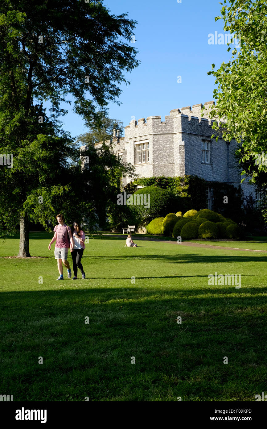 Les gens apprécient le jardin calme à l'ouest festival chili dean gardens chichester england uk 2015 Banque D'Images