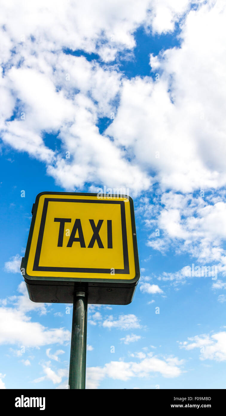 Jaune lumineux taxi parking mark Banque D'Images