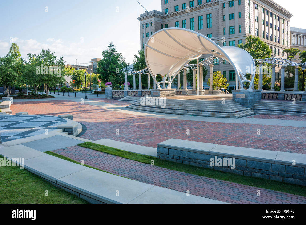 Asheville, en Caroline du Nord est du centre-ville de Pack Square Park dans la première lumière de l'aube. USA. Banque D'Images
