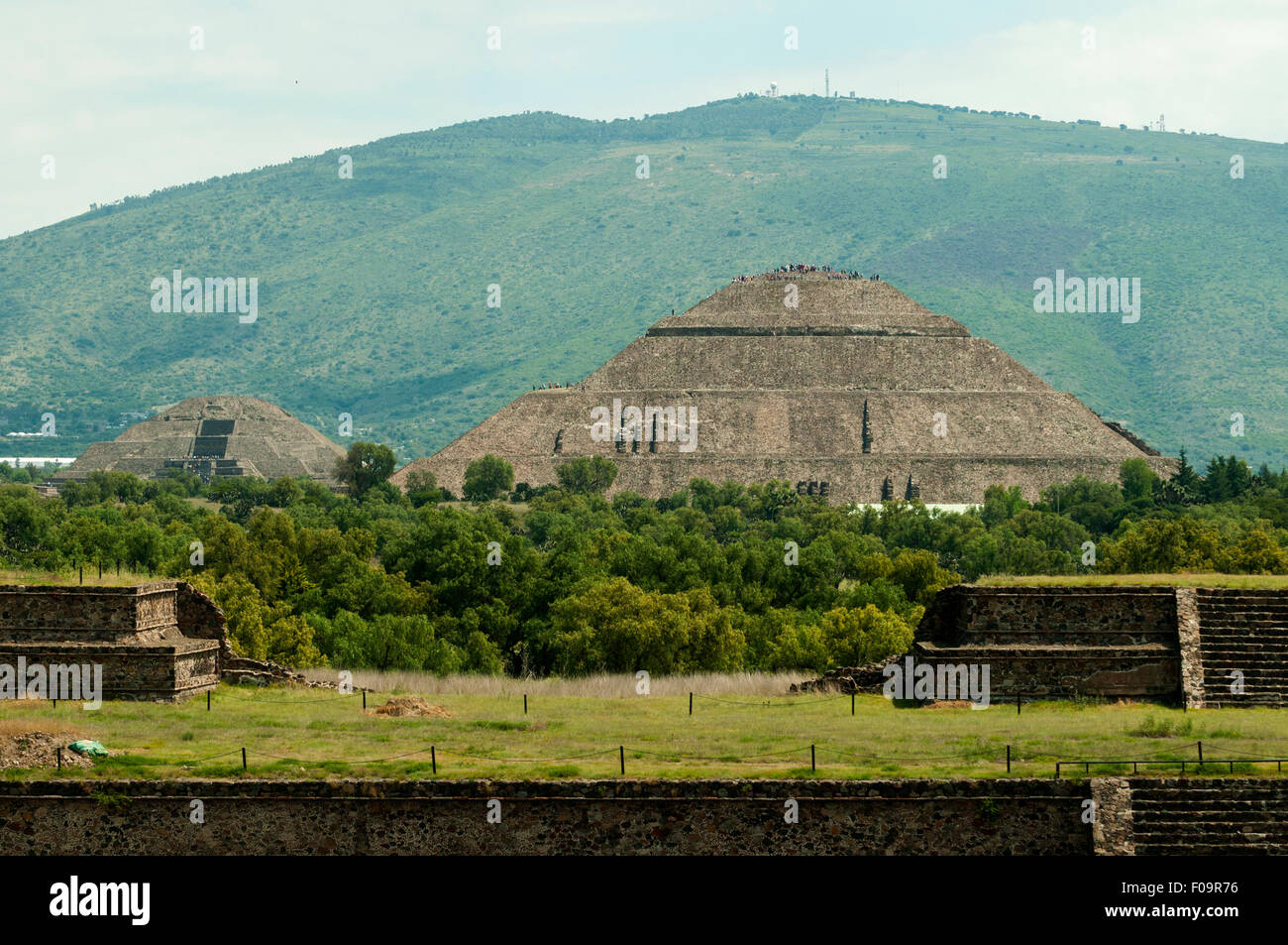 Pyramides de la Lune et du Soleil, Teotihuacan, Mexique Banque D'Images