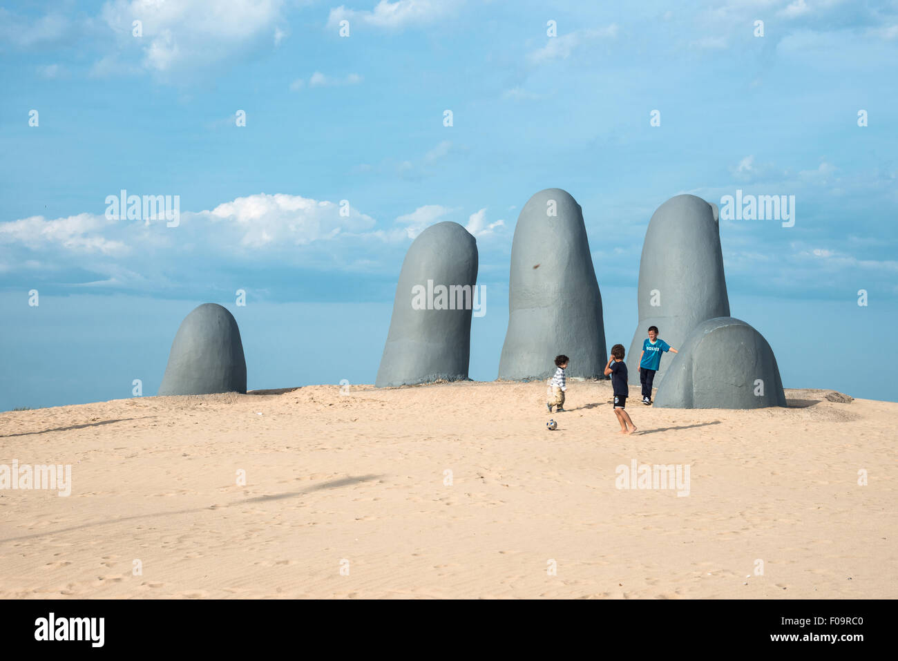 Côté Sculpture, le symbole de Punta del Este, Uruguay Banque D'Images