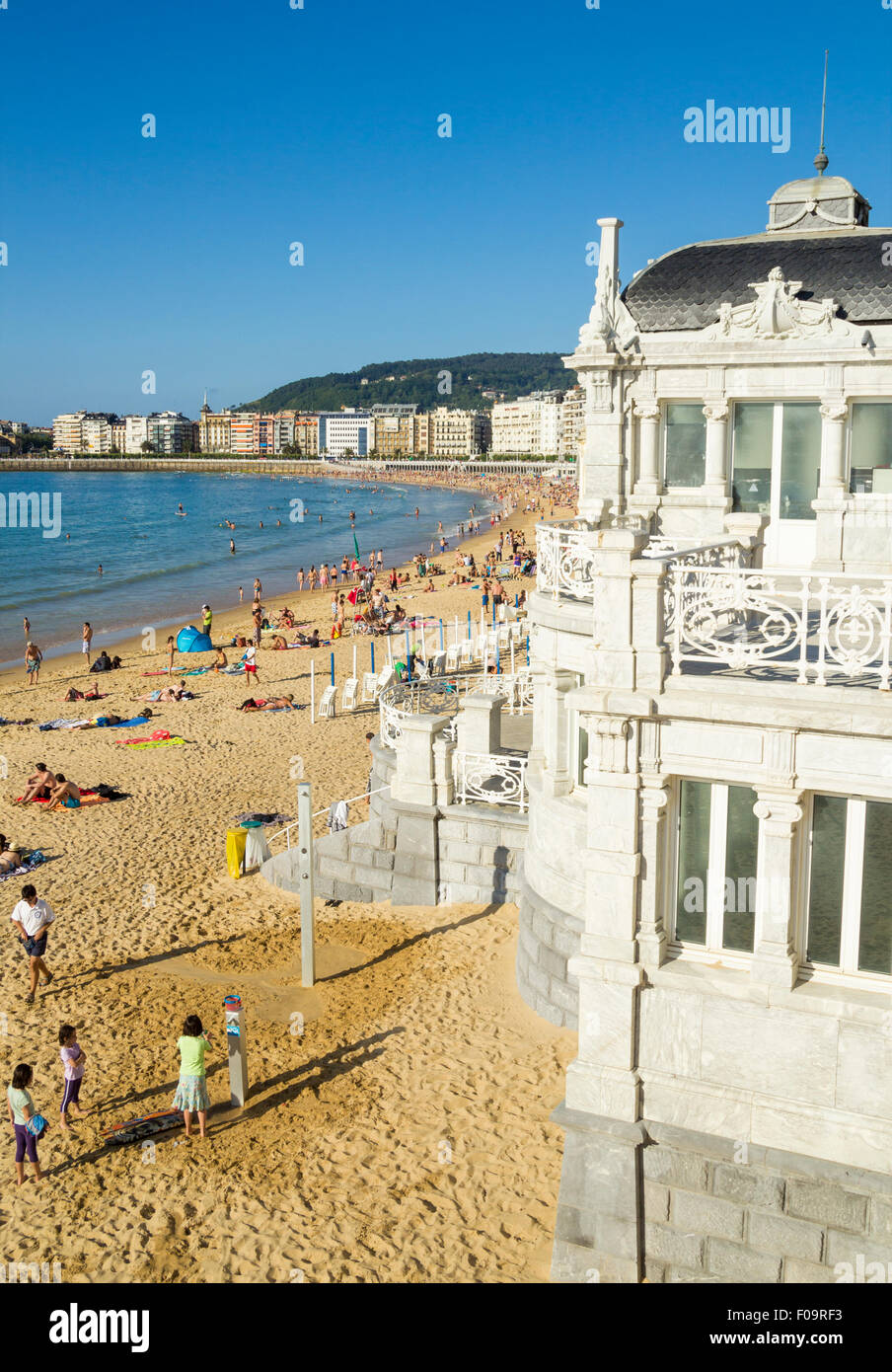 Vue sur plage de La Concha à San Sebastian, Pays Basque, Espagne, Europe Banque D'Images