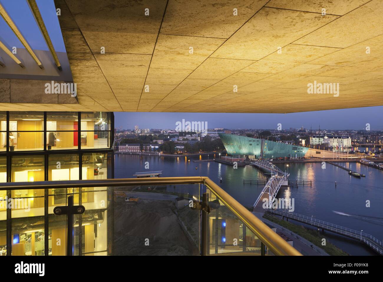 Vue sur le musée des sciences Nemo à Amsterdam, Pays-Bas Banque D'Images