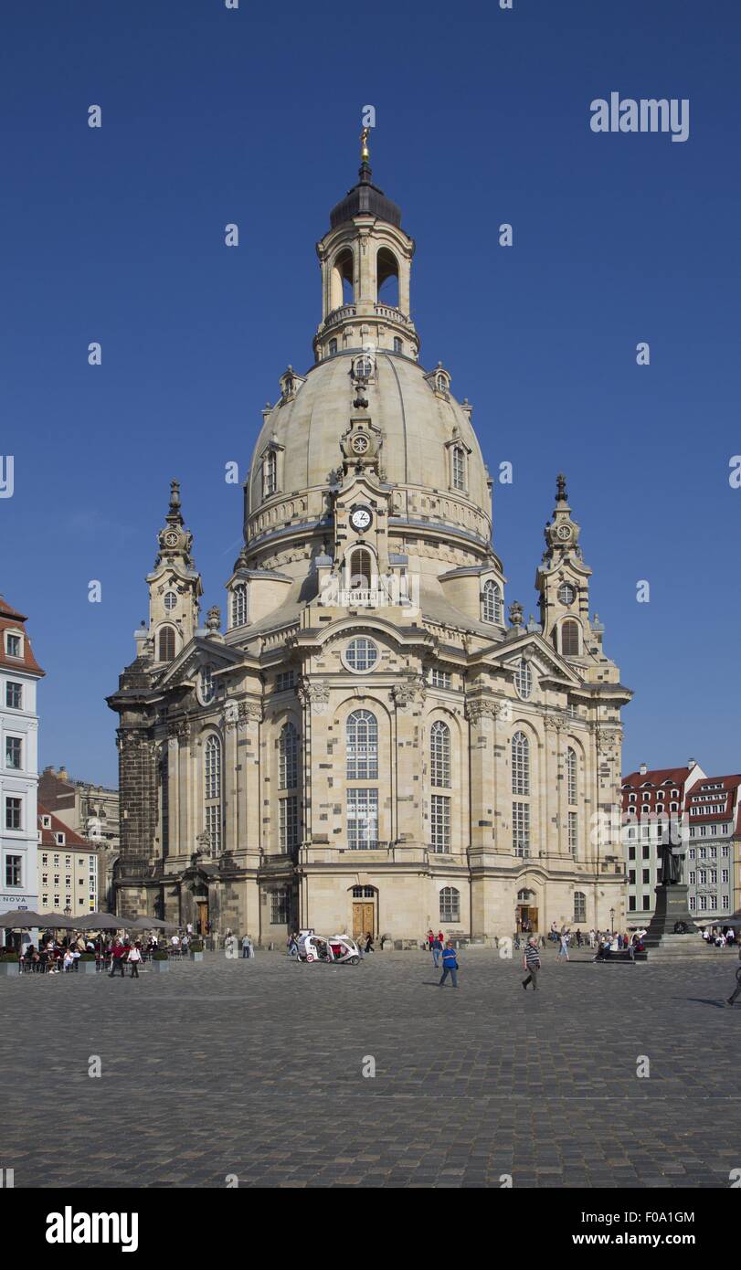 L'architecture sacrée de l'église Frauenkirche en place Neumarkt, Dresden, Allemagne Banque D'Images