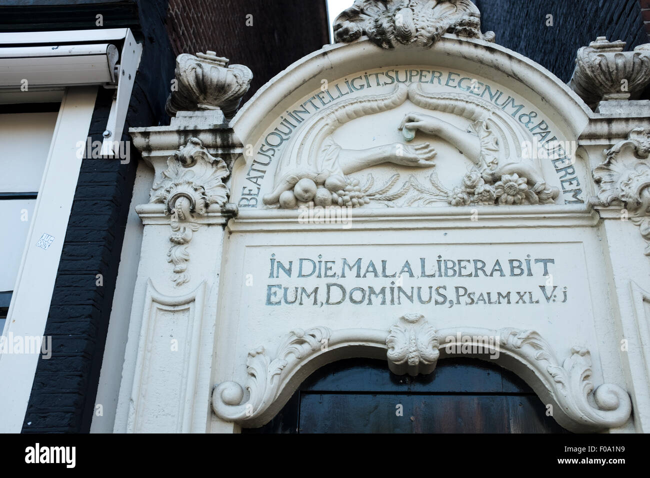 L'entrée du bâtiment décoré dans le centre-ville d'Amsterdam Holland Banque D'Images