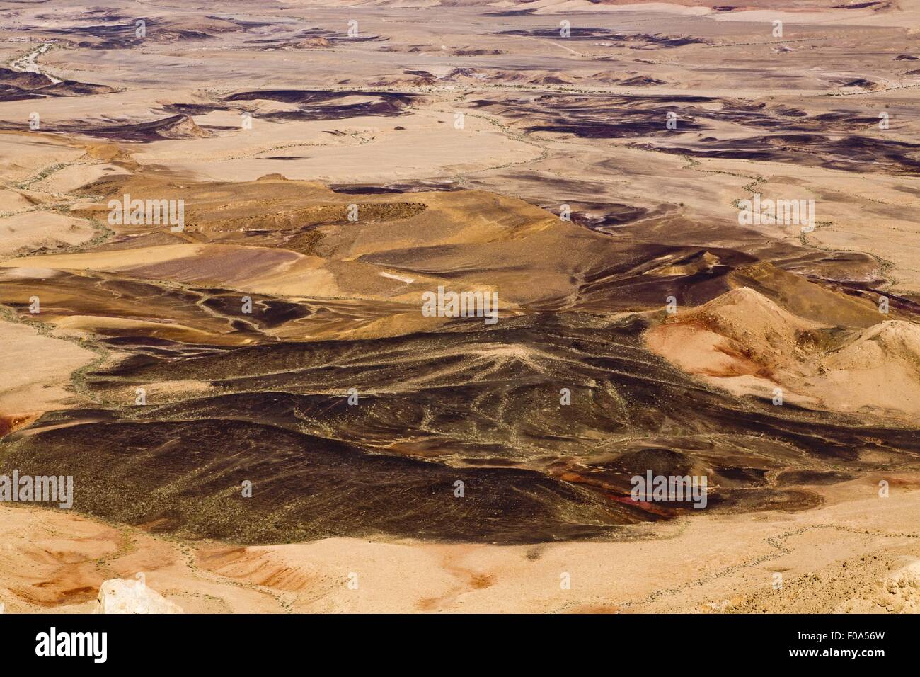 Avis de Makhtesh Ramon et paysage lunaire, Néguev, Israël Banque D'Images