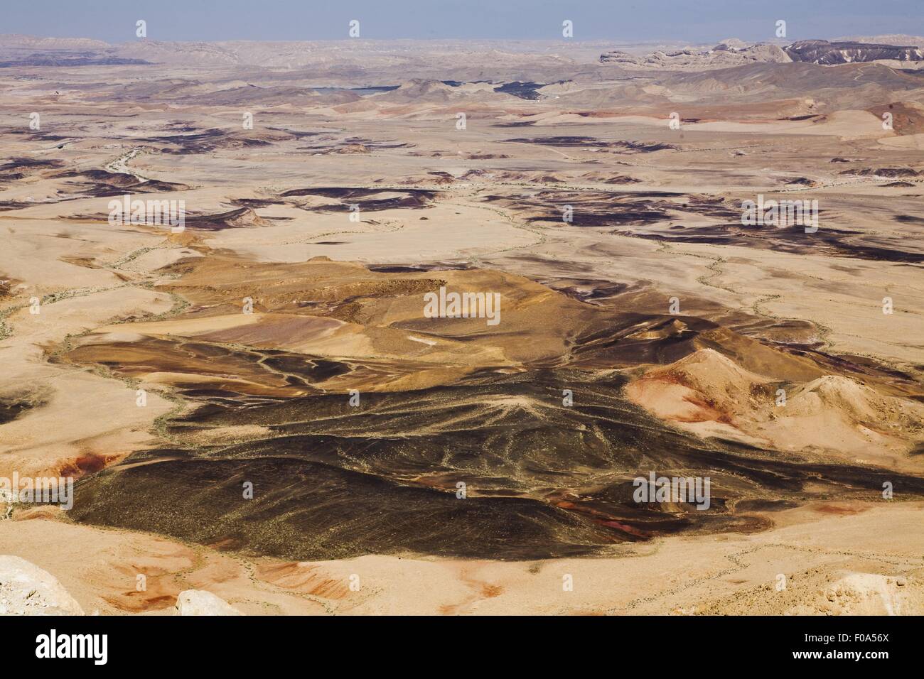 Avis de Makhtesh Ramon et paysage lunaire, Néguev, Israël Banque D'Images