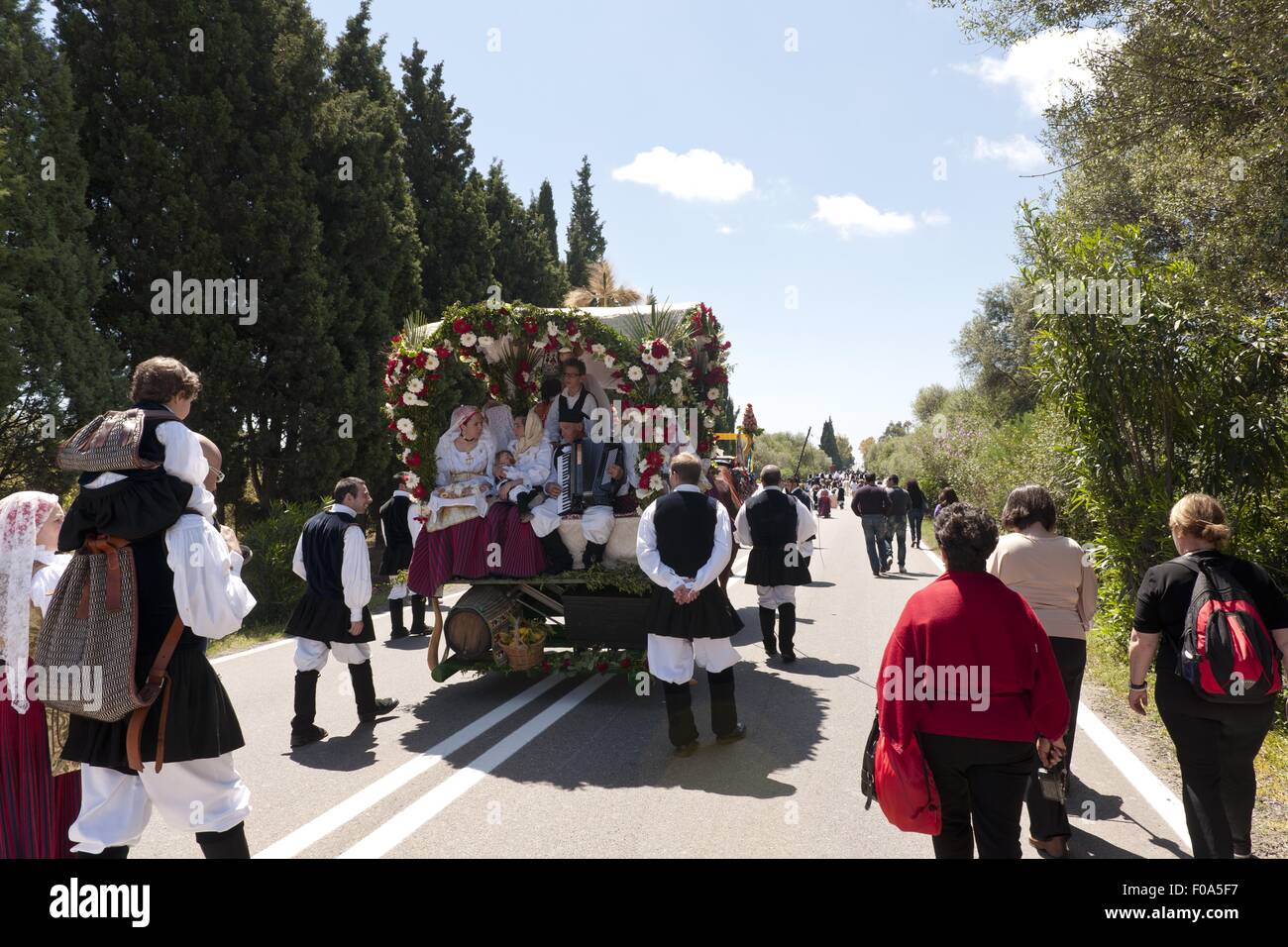 Procession pour fête de Sant'Efisio sur panier en Sardaigne, Italie Banque D'Images