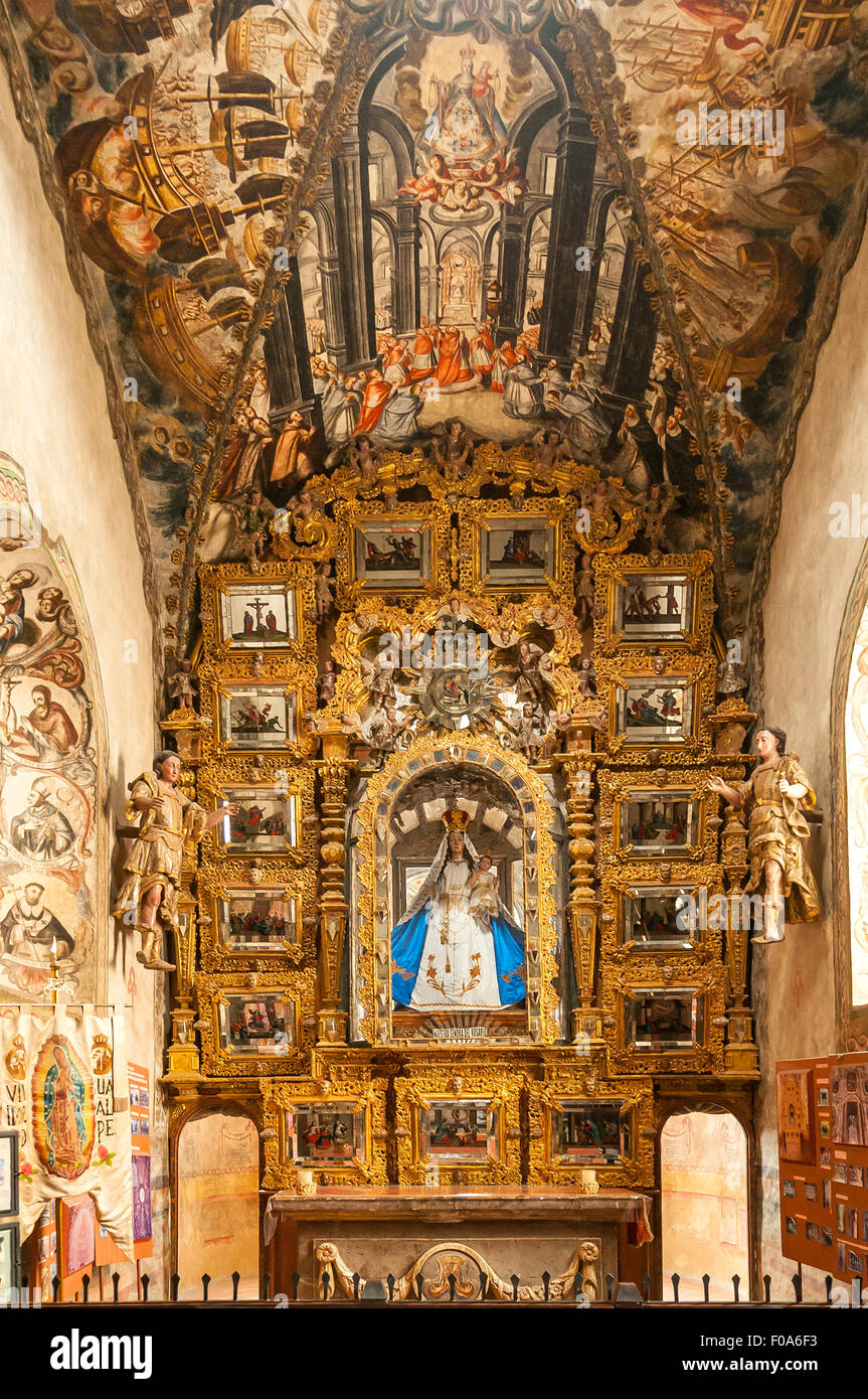 À l'intérieur de Santuario de Jésus Nazareno de Atotolnico, Mexique Banque D'Images