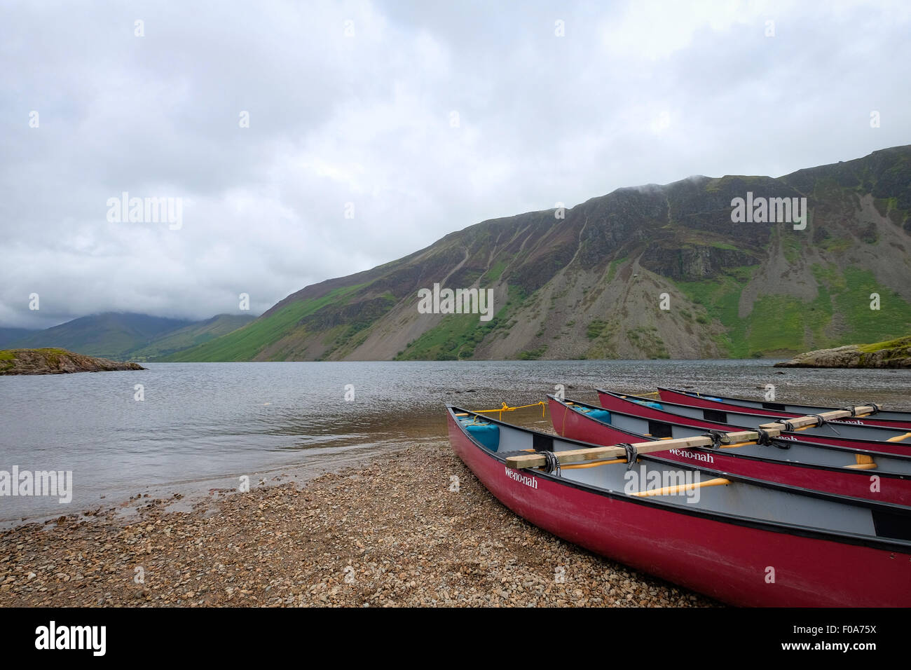 Bateaux canot à Wastwater dans le Lake District, Cumbria, Royaume-Uni Banque D'Images
