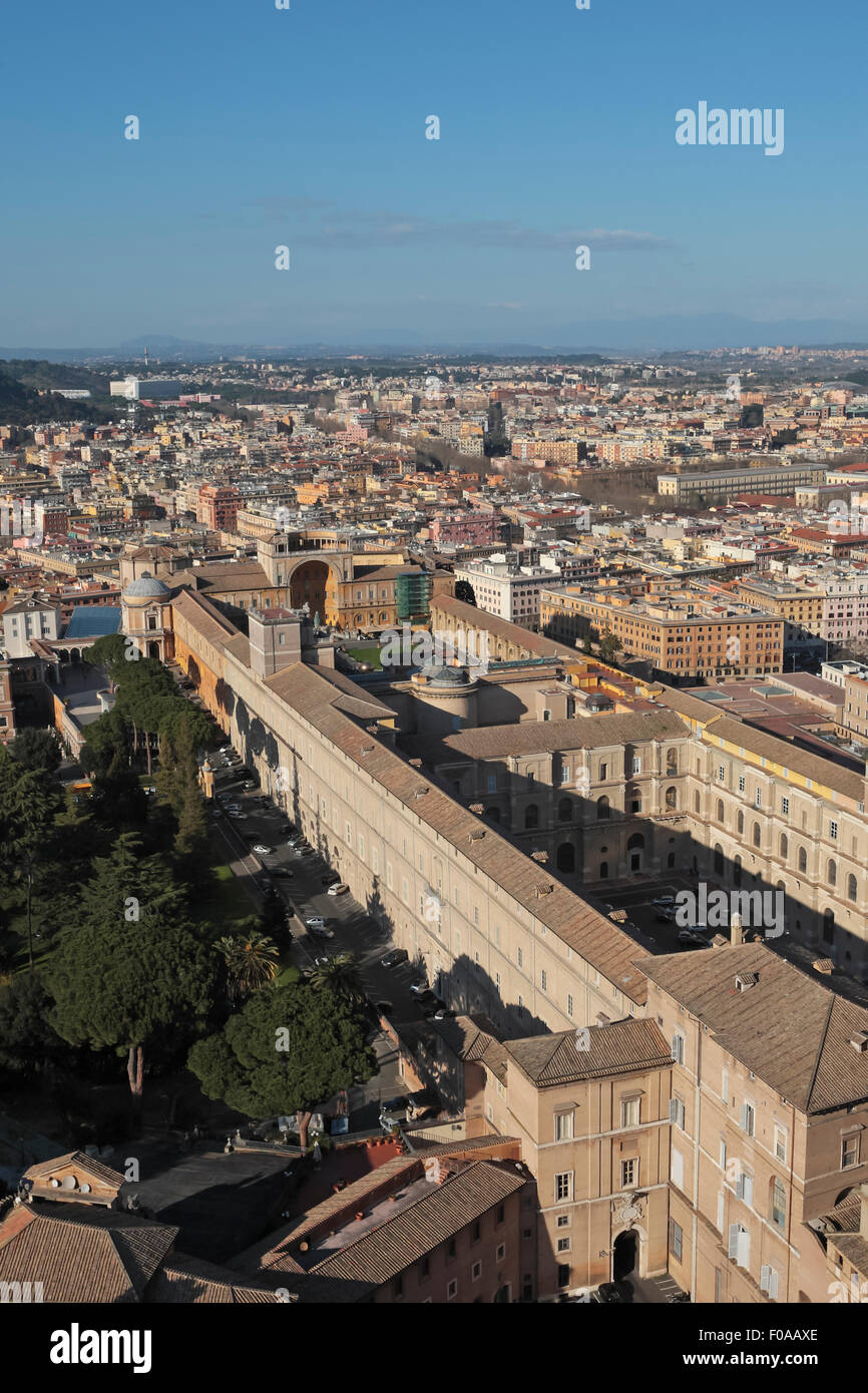 La Cité du Vatican et le long couloir de la galerie de cartes abritant de nombreuses cartes anciennes et cartographiques inestimables, Rome, Italie. Banque D'Images