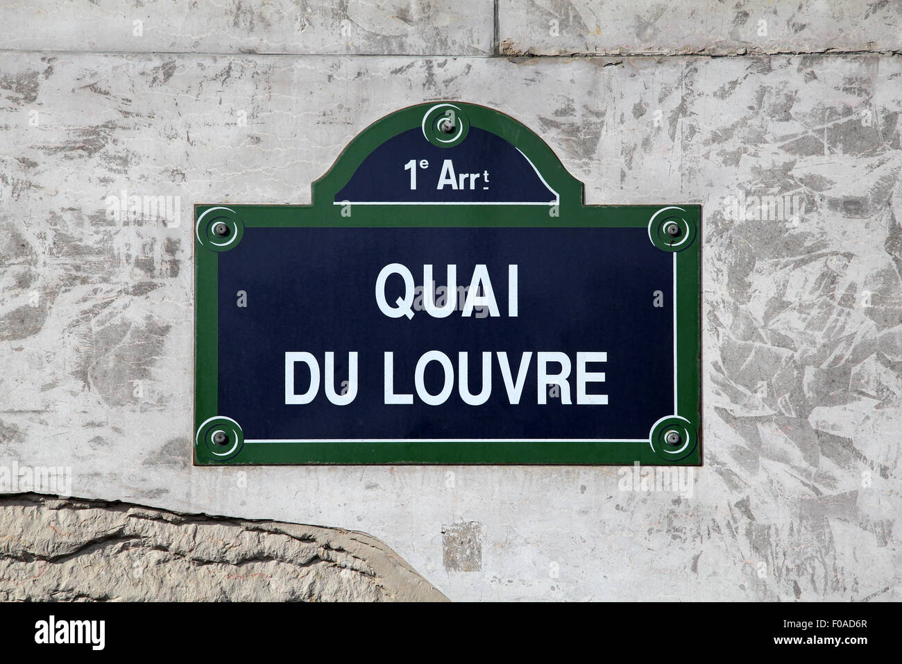 Plaque de rue quai du Louvre à Paris France Banque D'Images