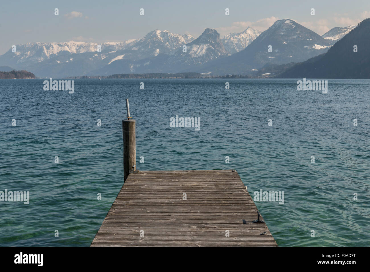 Jetée en bois sur le lac, St Gilgen, Autriche Banque D'Images